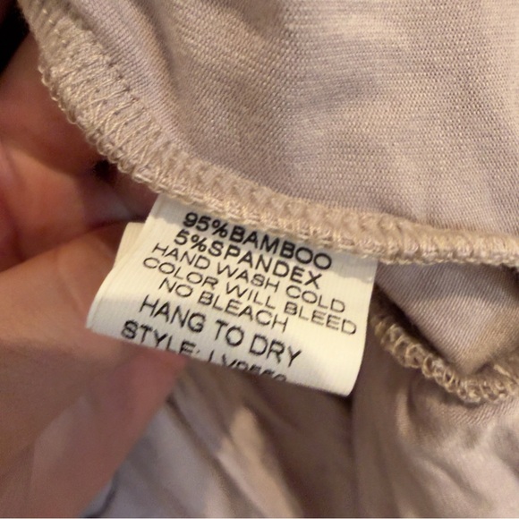 NWT Lavender Sleeveless Top with Lace Detail - Picture 4 of 7